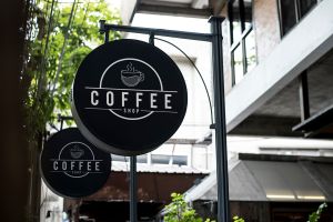 Insegne Personalizzate per Attività Commerciali a Imola | Progettazione e Design