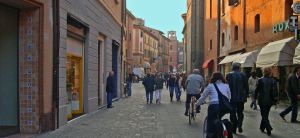 Insegna Aziendale: Il Potere dello Storytelling Visivo per il Tuo Brand a Imola